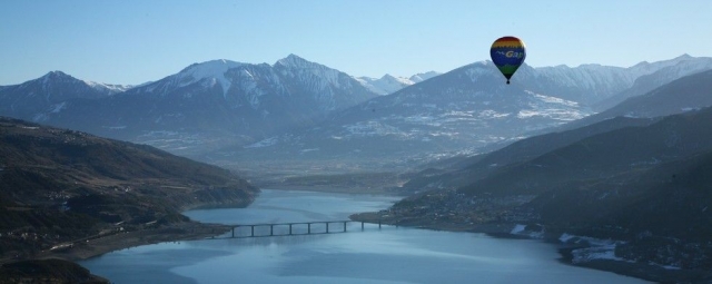  Fliegen Sie in einem Heißluftballon in den Himmel der Südalpen 